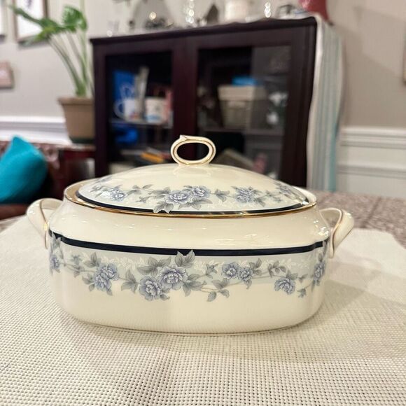 Noritake Bellefonte Bone China Vegetable Dish‎ With Cover Blue Floral Vintage - Picture 1 of 9